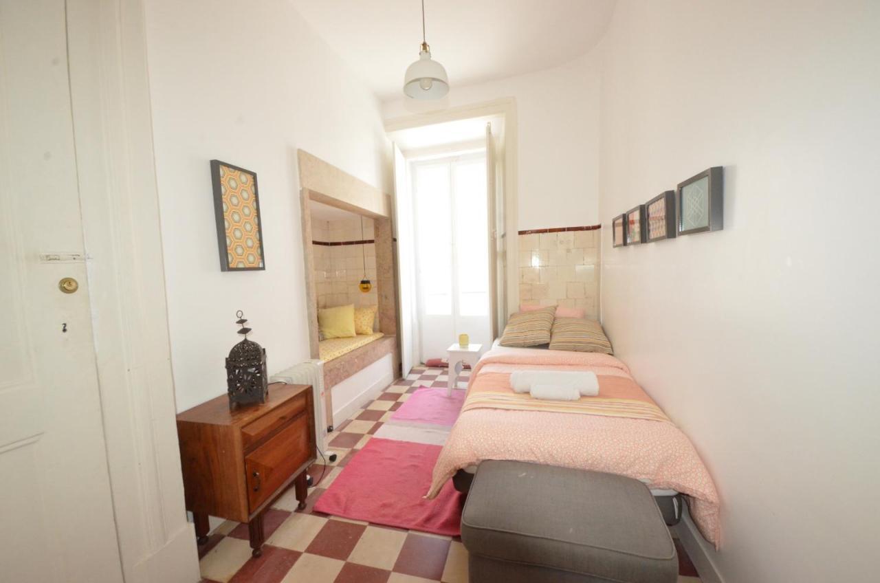 The Color Hostel Lisboa Extérieur photo